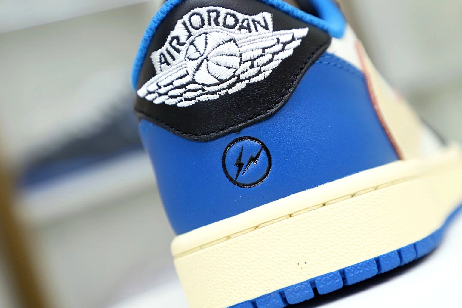 FRAGMENT TRAVIS X LOW JORDAN 1 SCOTT X AIR DESIGN 1210
